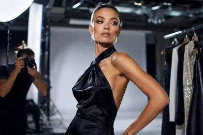 what is fashion modeling